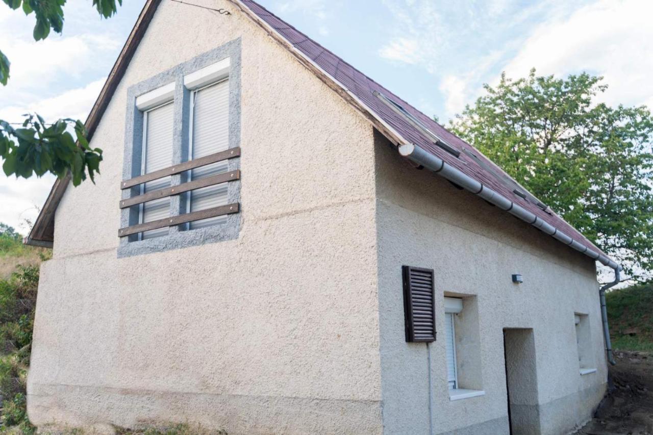 Hegyestu-Laba Vendeghaz Villa Zánka Exterior foto